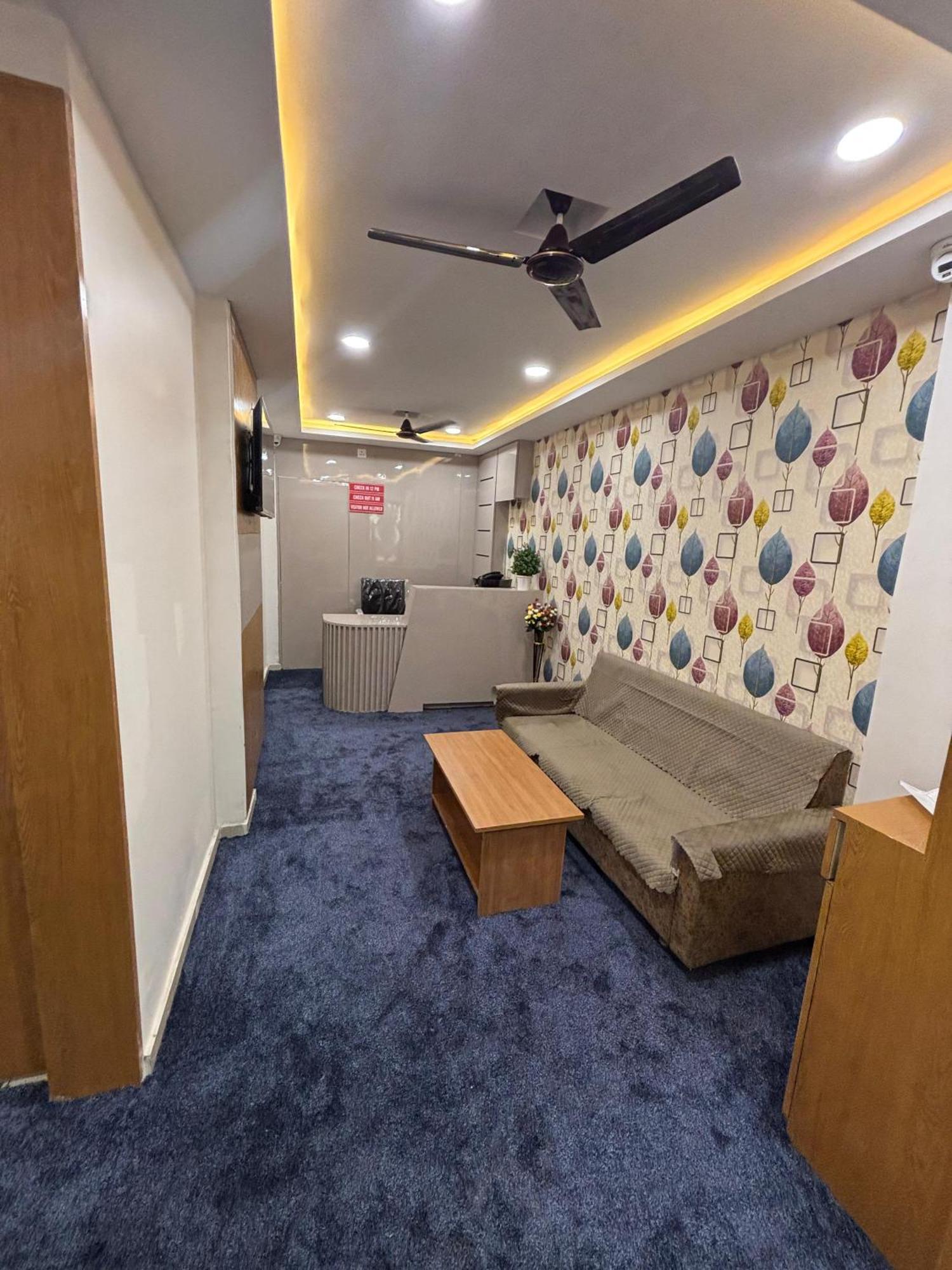 Hotel Mountain Bharuch Экстерьер фото