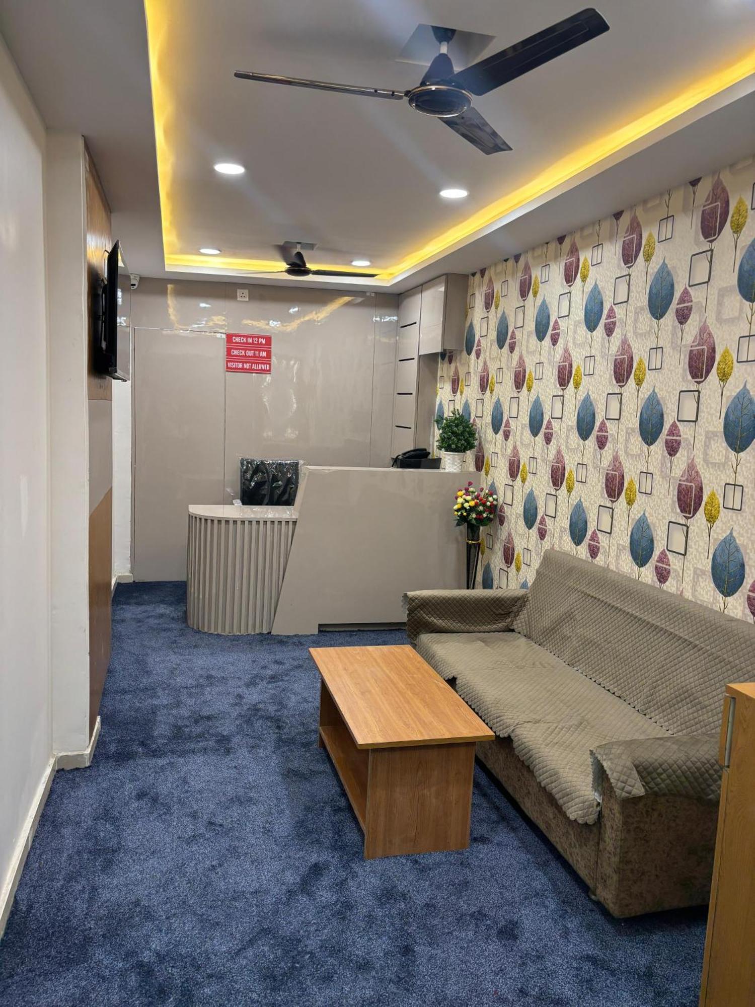 Hotel Mountain Bharuch Экстерьер фото